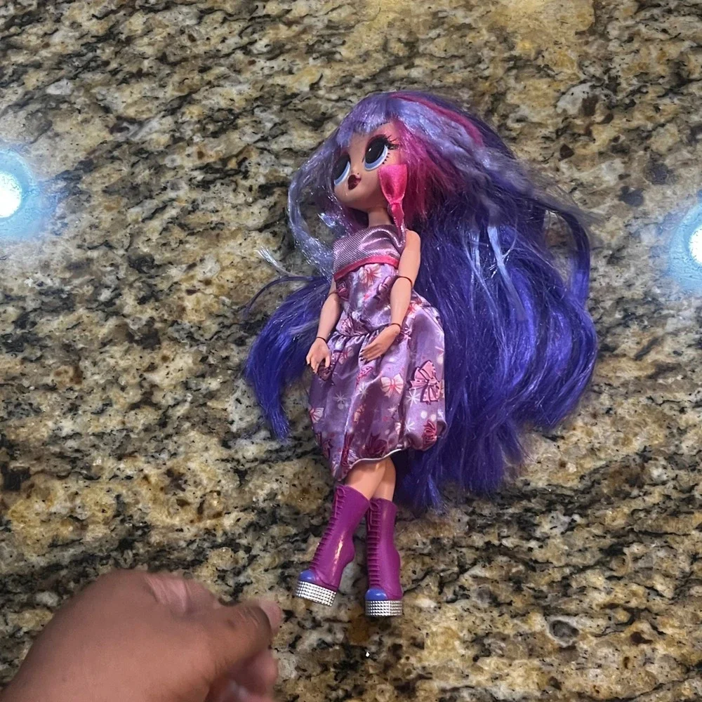 LOL Surprise OMG Winter Disco Shadow Fashion Doll Purple Hair Dress‎ Boots 9.5in